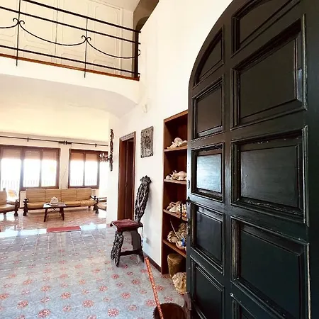 Rosanna Villa *