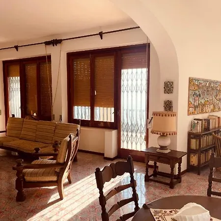 Rosanna Villa *