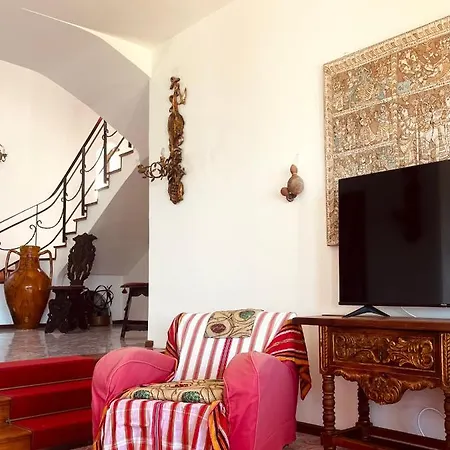 Rosanna Villa *