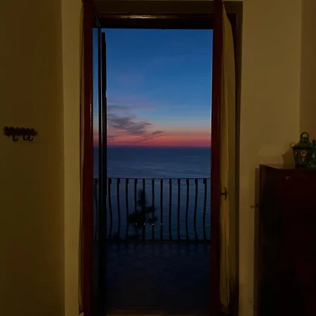 Rosanna Villa *