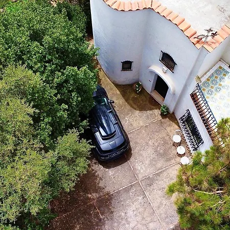 Rosanna Villa *