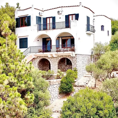Rosanna Villa